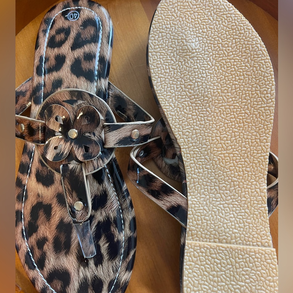 New! Leopard thong sandal womens size 8-8.5